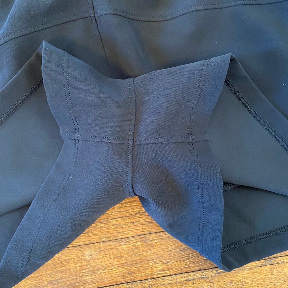 Lululemon On The Fly 2.5” Shorts - Picture 6 of 6